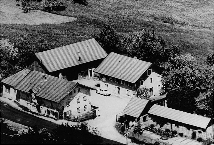 Schwarz-weiß-Foto der Betriebsstätte in Eggerszell 